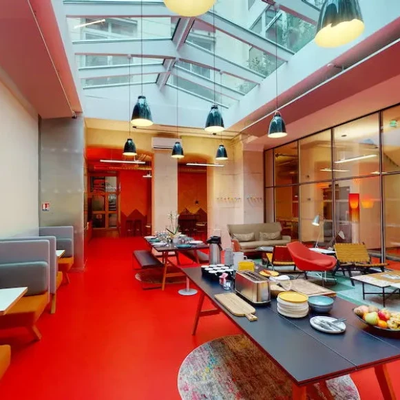 Espace indépendant 133 m² 28 postes Location bureau Rue des Petits Hôtels Paris 75010 - photo 2