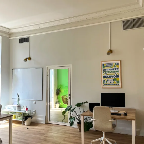 Open Space  5 postes Coworking Rue Paul Berthelot Bordeaux 33300 - photo 3
