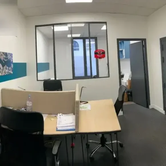 Espace indépendant 25 m² 4 postes Location bureau Rue Aristide Briand Levallois-Perret 92300 - photo 2