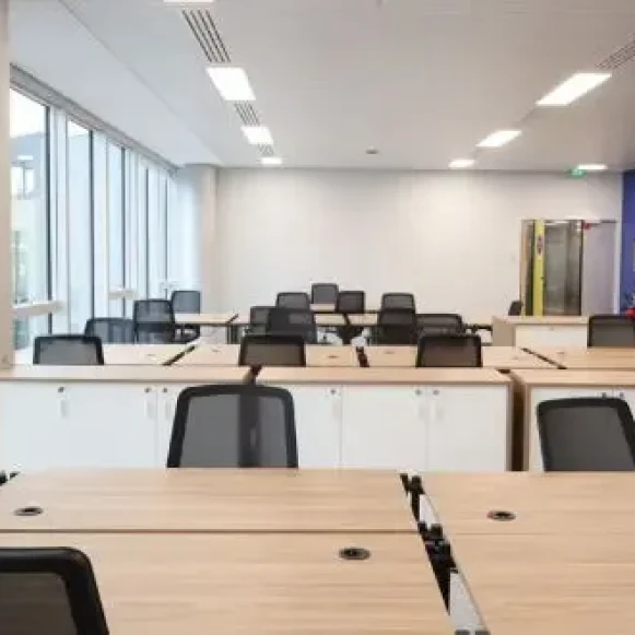 Bureau privé 21 m² 6 postes Coworking Avenue du Maine Paris 75014 - photo 1