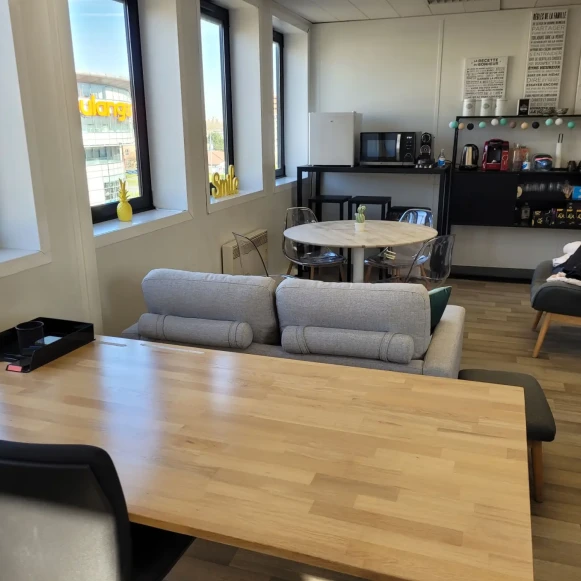 Open Space  5 postes Coworking Boulevard de Valmy Villeneuve-d'Ascq 59650 - photo 3