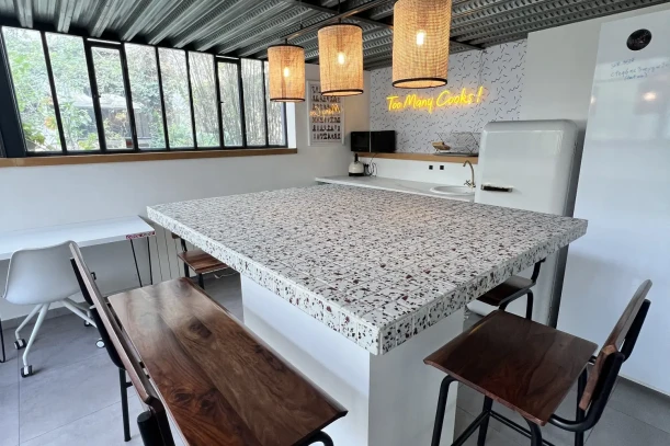 Espace indépendant - 75010 - 8 postes - 3500€