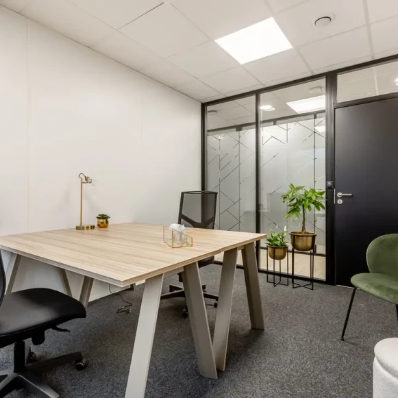 Bureau privé 12 m² 2 postes Coworking Rue Blaise Pascal Élancourt 78990 - photo 2