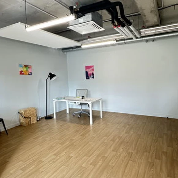 Bureau privé 28 m² 4 postes Coworking Boulevard Jean Moulin Angers 49100 - photo 1