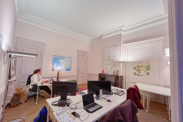 Espace indépendant - 69002 - 8 postes - 2100€