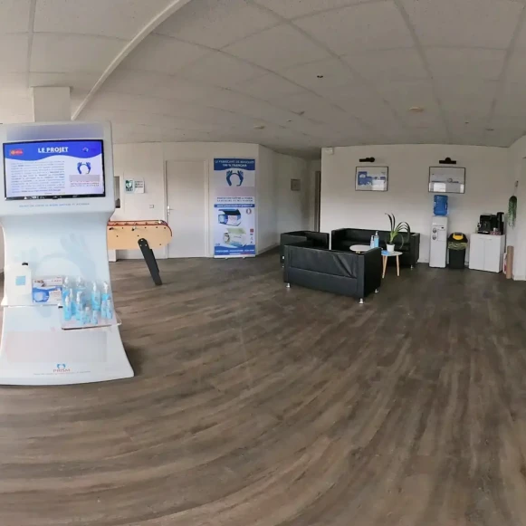 Bureau privé 18 m² 4 postes Coworking Rue des Paluds Frontignan 34110 - photo 1