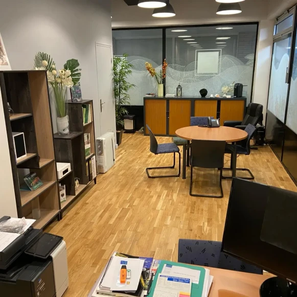 Espace indépendant 27 m² 6 postes Location bureau Rue Amelot Paris 75011 - photo 1