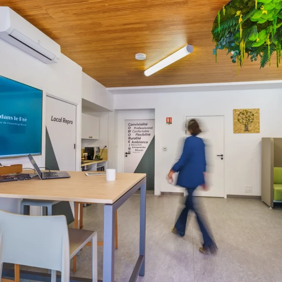 Bureau privé 15 m² 2 postes Location bureau Place Osburg Velars-sur-Ouche 21370 - photo 3