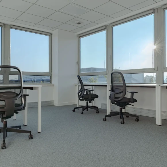 Bureau privé 4 m² 1 poste Location bureau Allée Charles Pathé Bourges 18000 - photo 1