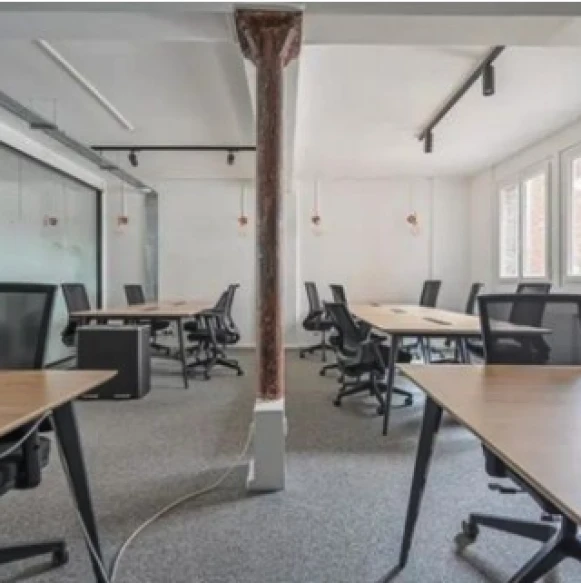 Espace indépendant 200 m² 30 postes Location bureau Rue Louis Blanc Paris 75010 - photo 1