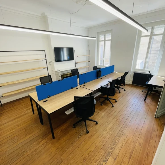 Bureau privé 29 m² 7 postes Location bureau Rue Turenne Bordeaux 33000 - photo 1