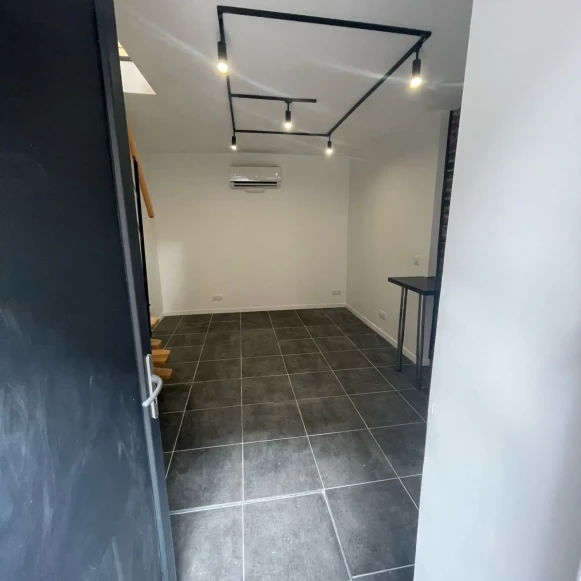 Espace indépendant 40 m² 5 postes Location bureau Rue de Romainville Montreuil 93100 - photo 1