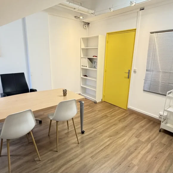 Bureau privé 13 m² 2 postes Coworking Avenue Jean Moulin Montreuil 93100 - photo 1
