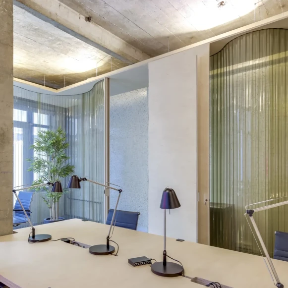 Bureau privé 55 m² 12 postes Coworking Rue Martel Paris 75010 - photo 4