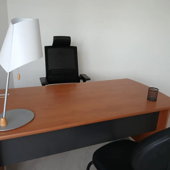 Bureau privé 14 m² 2 postes Location bureau Rue de Genève La Courneuve 93120 - photo 3