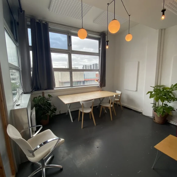 Bureau privé 18 m² 4 postes Location bureau Rue Georges Auric Paris 75019 - photo 6