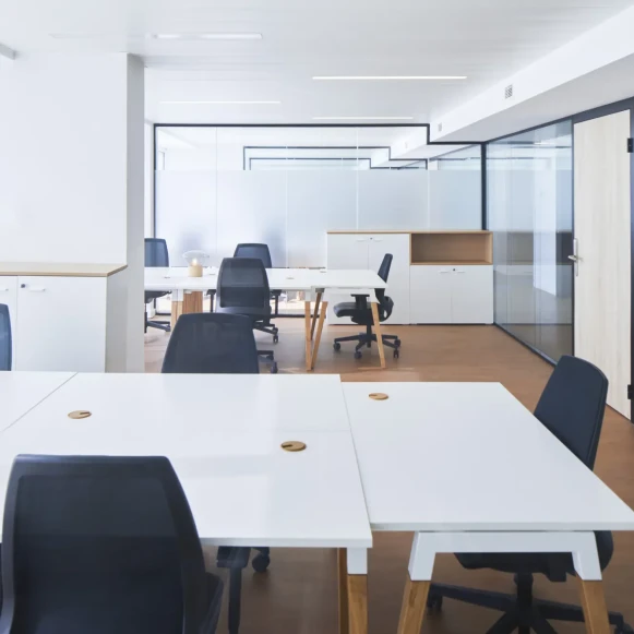 Bureau privé 26 m² 9 postes Location bureau Rue Washington Paris 75008 - photo 1