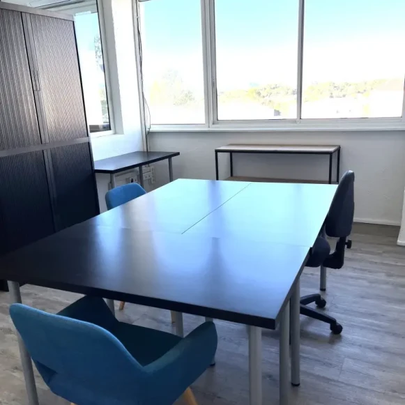 Bureau privé 17 m² 4 postes Coworking Voie Denis Papin Saint-Raphaël 83700 - photo 6