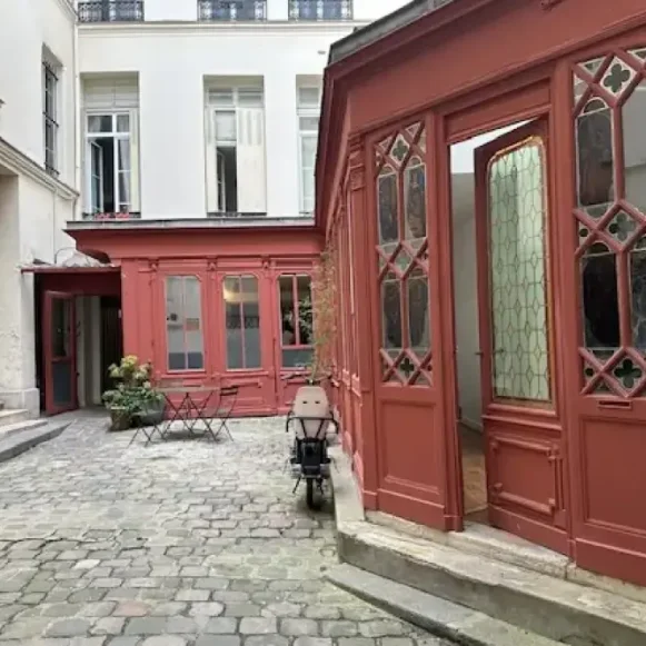 Espace indépendant 140 m² 18 postes Location bureau Rue Saint-Louis en l'Île Paris 75004 - photo 1