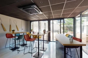 Open Space - 13006 - 10 postes - 240€