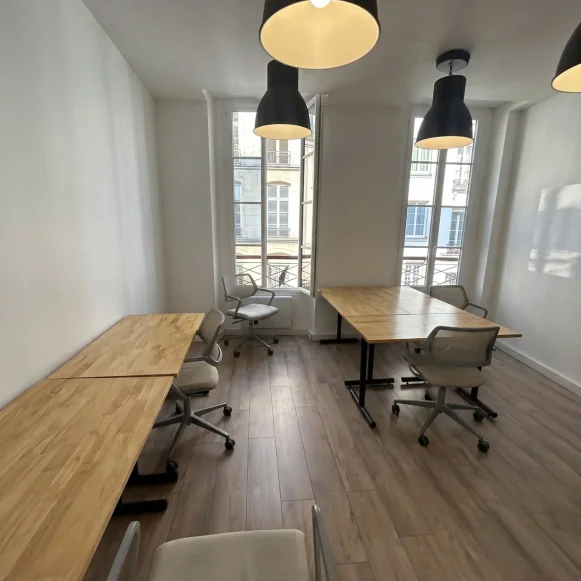 Bureau privé 30 m² 8 postes Location bureau Rue Saint Denis Paris 75002 - photo 1