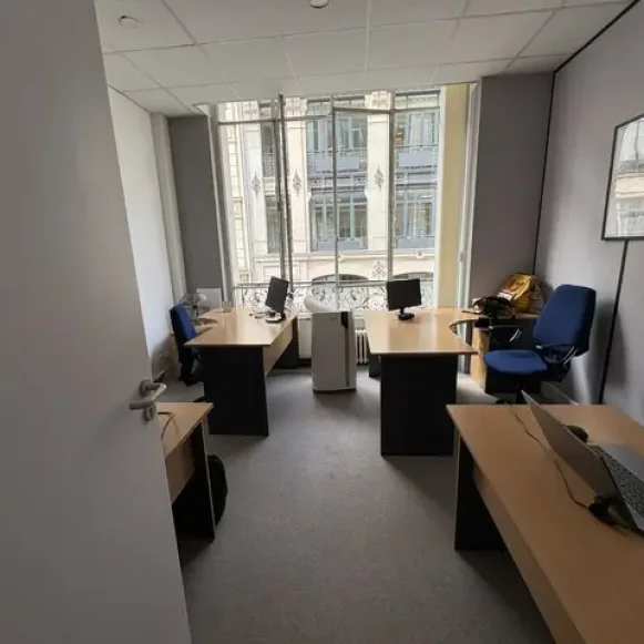 Bureau privé 130 m² 14 postes Coworking Rue d'Uzès Paris 75002 - photo 4
