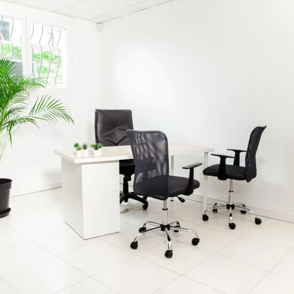 Bureau privé 12 m² 2 postes Location bureau Chemin de la Madrague-Ville Marseille 13002 - photo 1