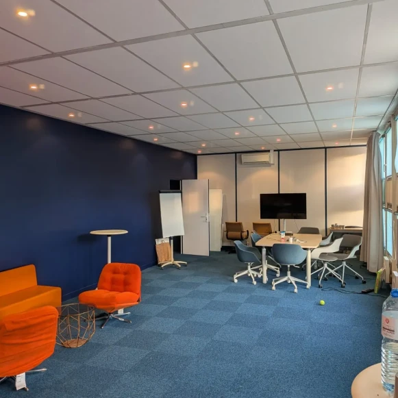 Bureau privé 15 m² 3 postes Location bureau Rue André Citroën Clichy 92110 - photo 9