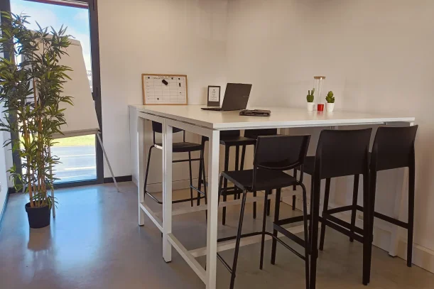 Bureau privé - 35230 - 2 postes - 810€