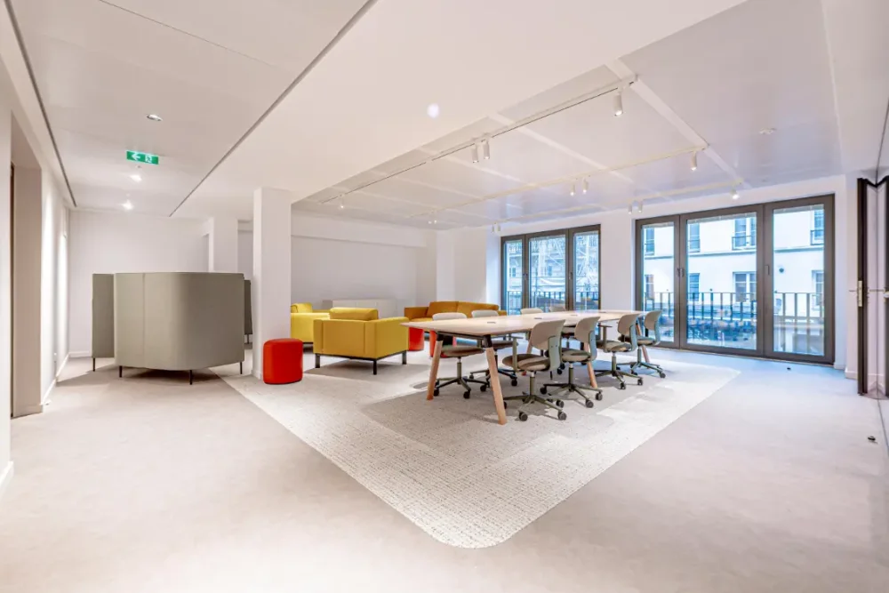 Espace indépendant - 75009 - 134 postes - 109880€