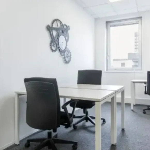 Bureau privé 5 m² 1 poste Coworking Rue des Chauffours Cergy 95000 - photo 3