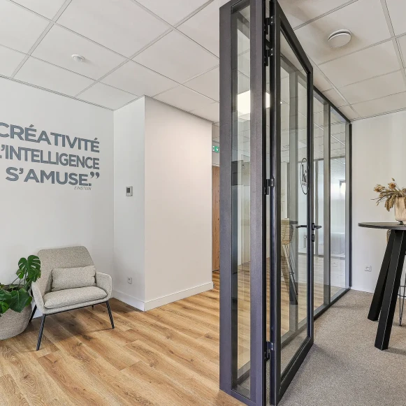 Bureau privé 25 m² 8 postes Location bureau Rue Paul Langevin Aix-en-Provence 13290 - photo 2