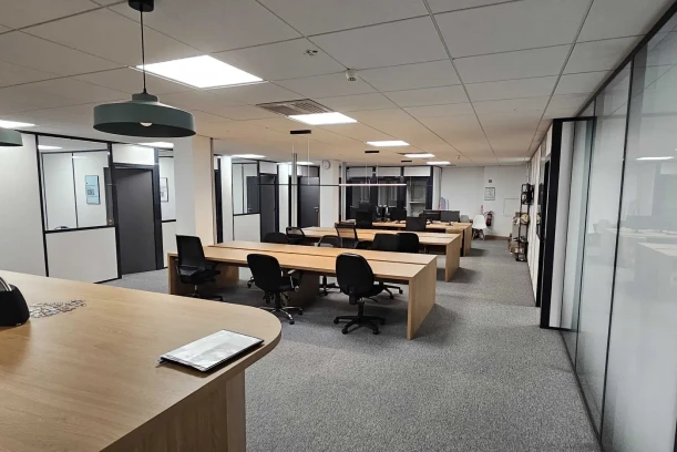 Open Space - 69009 - 6 postes - 1200€