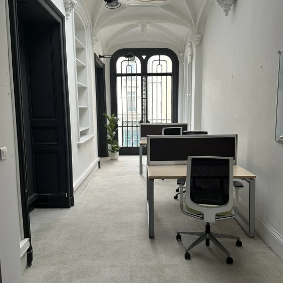 Bureau privé 60 m² 8 postes Coworking Rue Paul Bert Angers 49000 - photo 1