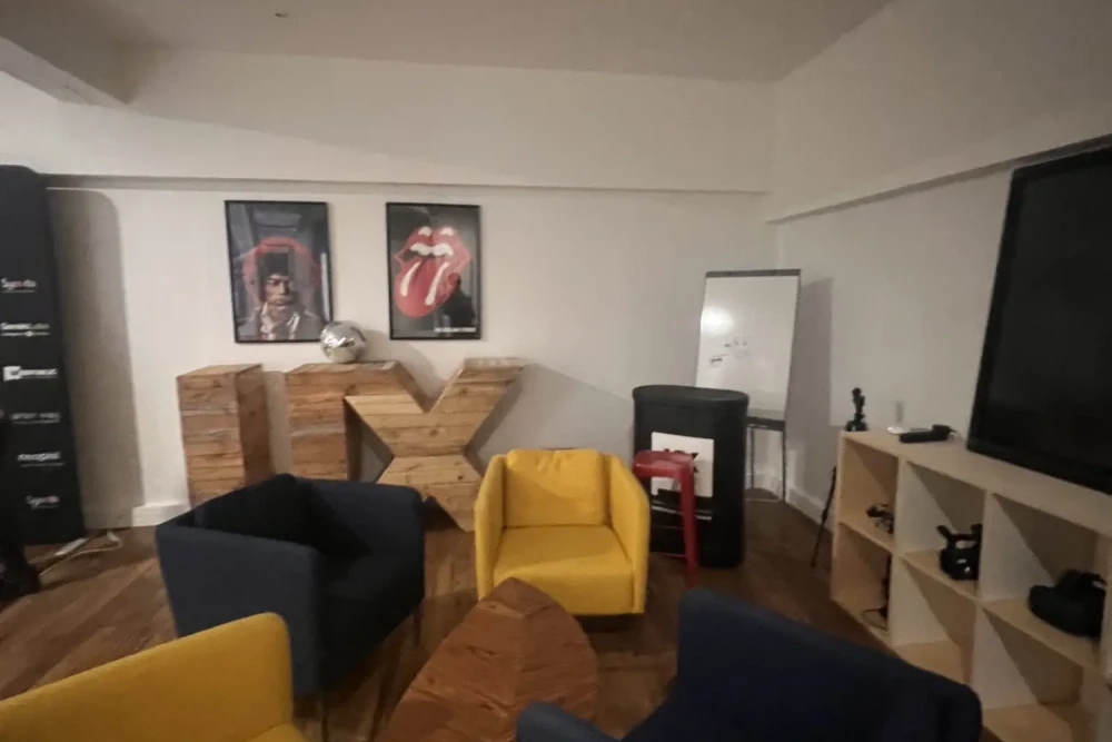 Espace indépendant - 75001 - 18 postes - 9000€