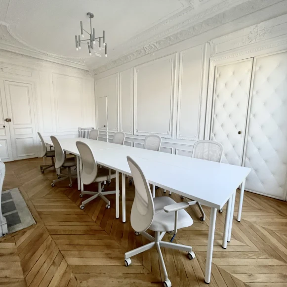 Bureau privé 25 m² 8 postes Location bureau Rue de Liège Paris 75008 - photo 2