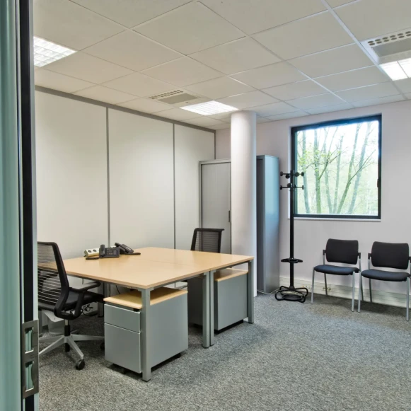 Bureau privé 18 m² 3 postes Location bureau Avenue Général Leclerc Vienne 38200 - photo 3