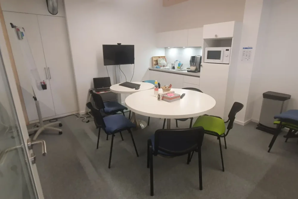 Open Space - 74350 - 2 postes - 250€