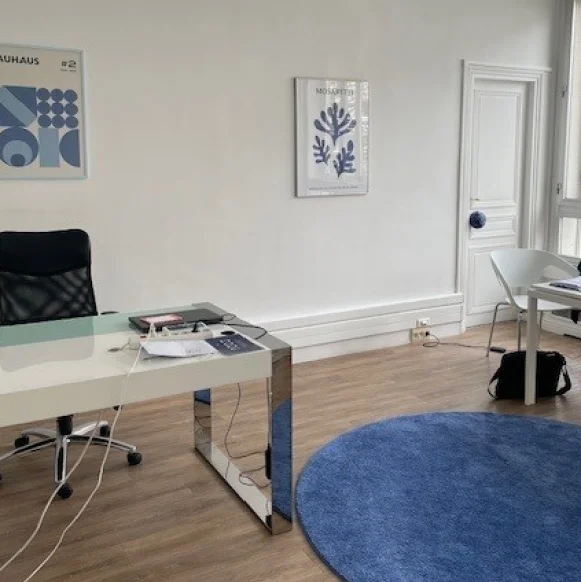 Bureau privé 37 m² 6 postes Coworking Boulevard Exelmans Paris 75016 - photo 1