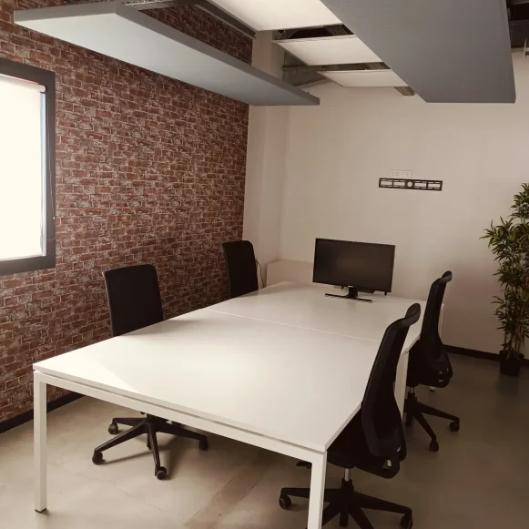 Bureau privé 17 m² 4 postes Coworking Allée Alexander Bell Noyal-Châtillon-sur-Seiche 35230 - photo 2