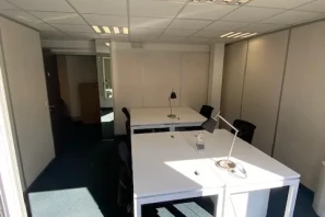 Bureau privé - 75010 - 3 postes - 2100€