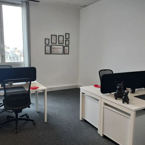 Bureau privé 20 m² 4 postes Coworking Cours du 30 Juillet Bordeaux 33000 - photo 1