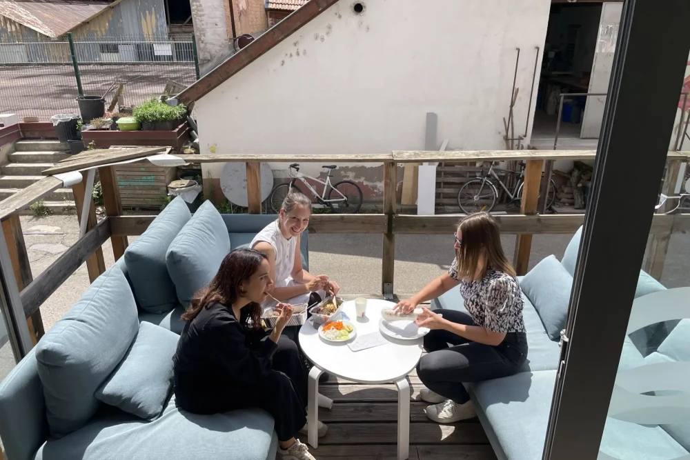 Open Space - 67200 - 15 postes - 250€
