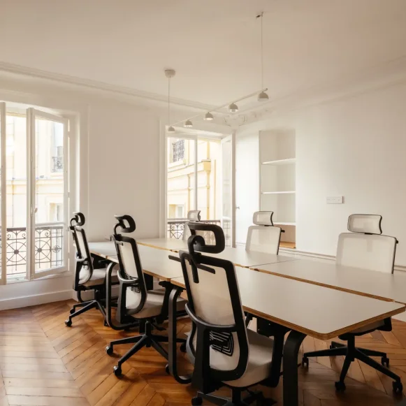 Espace indépendant 95 m² 12 postes Location bureau Rue de la Bienfaisance Paris 75008 - photo 4