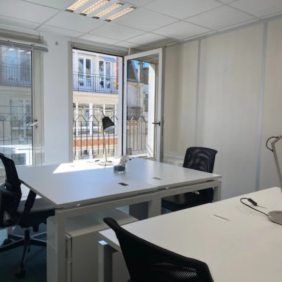 Bureau privé 17 m² 3 postes Coworking Rue des Petits Hôtels Paris 75010 - photo 6