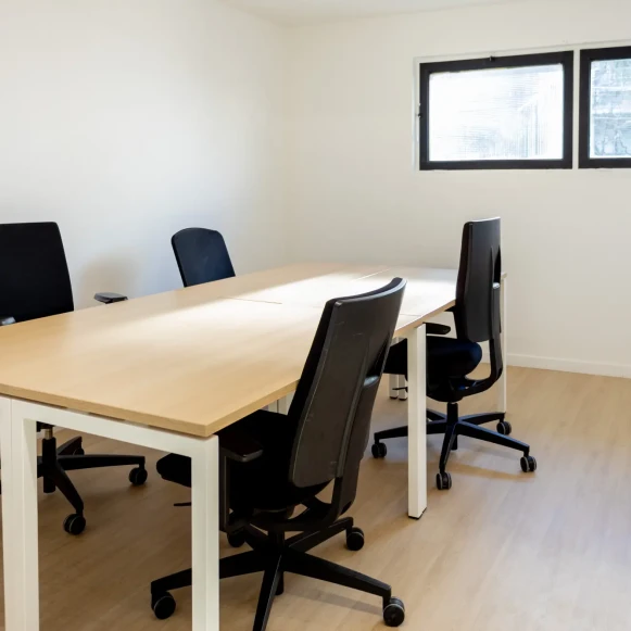 Bureau privé 14 m² 4 postes Coworking Avenue du Général Michel Bizot Paris 75012 - photo 1