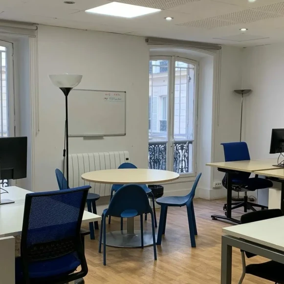 Bureau privé 24 m² 6 postes Coworking Rue du Louvre Paris 75001 - photo 1