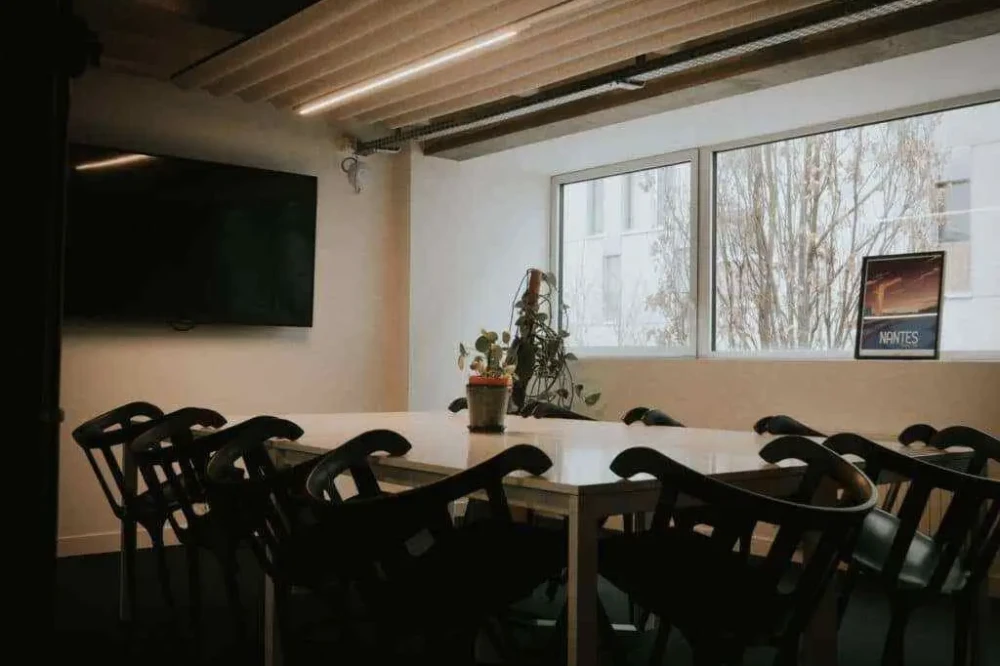 Open Space - 44200 - 25 postes - 320€