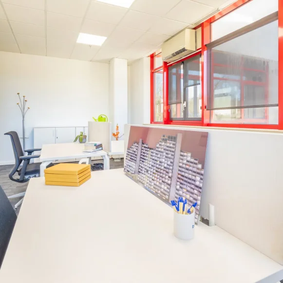 Bureau privé 10 m² 1 poste Coworking Impasse de La Ravoire Epagny Metz-Tessy 74370 - photo 2