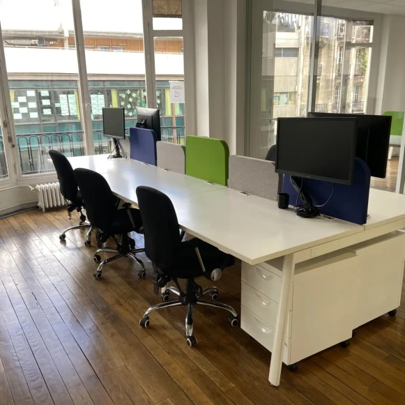 Bureau privé 25 m² 6 postes Coworking Rue du Renard Paris 75004 - photo 4